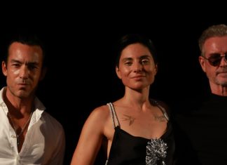 Il talento di Giordana Angi sul palco dell’Ischia Global 2026, premiata da Aron Diaz e Gary Stretch